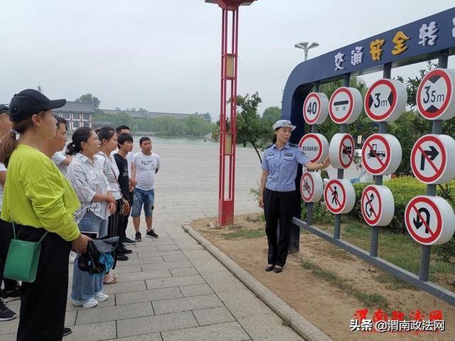 华阴交警大队组织“准驾驶员”参观交通安全公园 提升文明交通安全意识（图）
