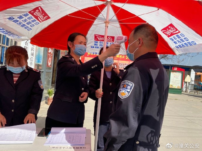 3月18日，潼关公安交警大队联合县交通局、安检部门深入辖区客运公司开展交通安全督导检查。