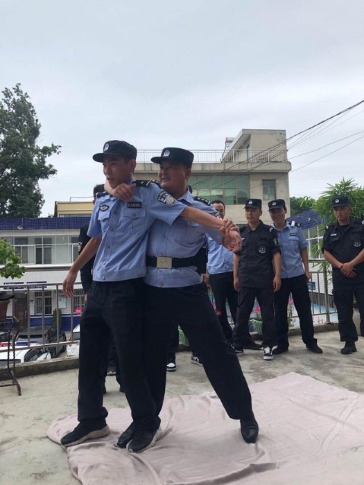 华阴：城关派出所开展警务实战技能培训活动
