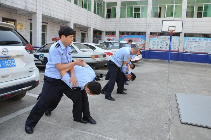 渭南市公安局调研指导华阴警务实战技能练兵工作