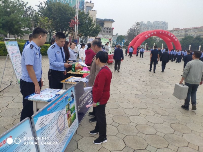 华阴市公安局环食药大队开展食品安全宣传活动