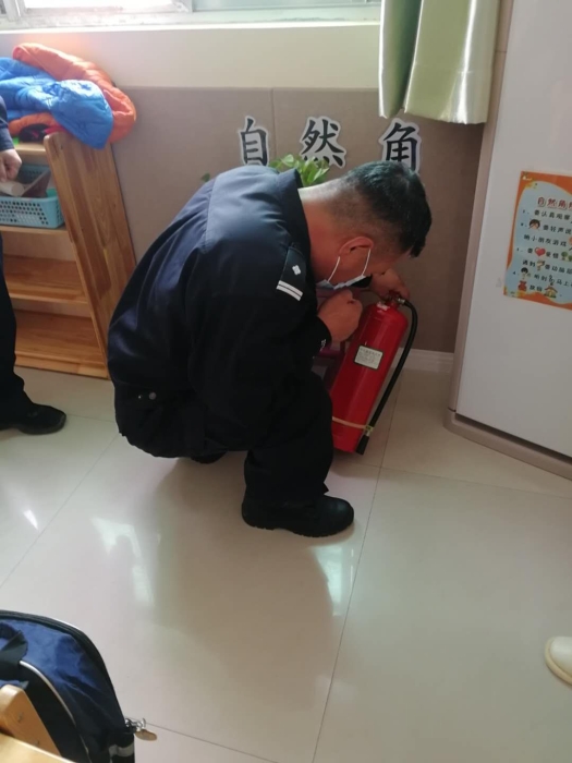 华阴公安：西岳派出所开展幼儿园安全检查工作