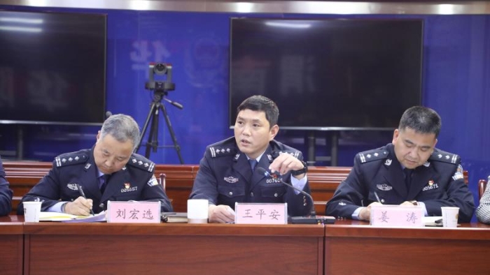 华阴市公安局举行“向人民报告”主题活动
