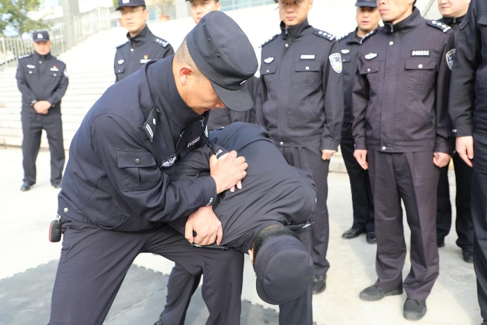渭南市公安局警训处深入华阴督导检查警务实战练兵工作