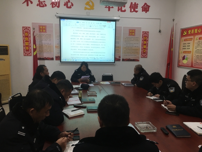华阴公安：西岳派出所组织专题学习为民辅警“补钙输血”