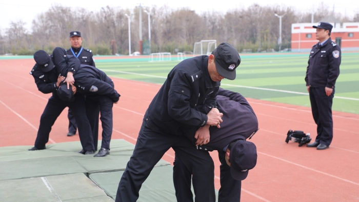 沙场点兵  强警砺剑——华阴市公安局举行全警实战大练兵警务实战技能会操