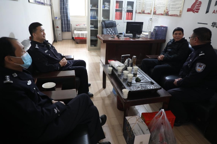 情系一线驻村人员 走访慰问温暖警心——华阴市副市长、公安局长王平安走访慰问一线驻村人员