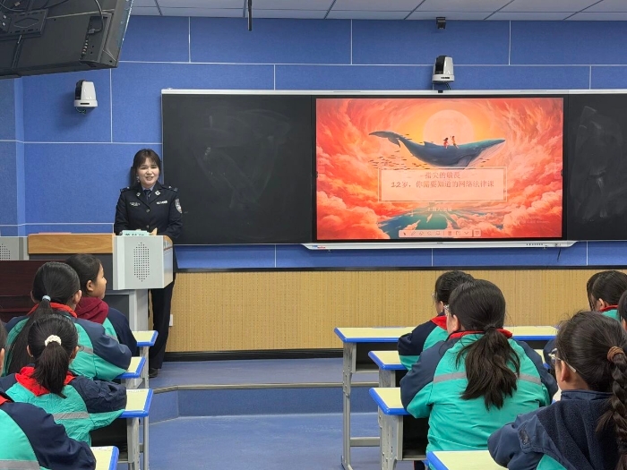 华阴检察走进学校开展法治宣讲。